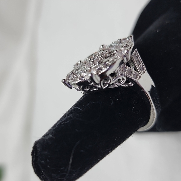 VINTAGE DIAMOND ART DECO RING - Picture 5 of 11